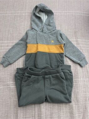 Kids Headquarters Hooded Sweatshirt & Joggers Set - Gray with Yellow Stripe